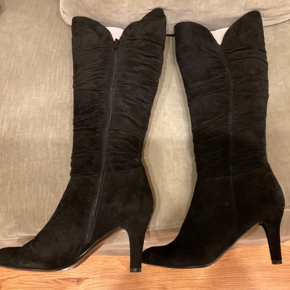 Vintage, Never Been Worn, Black Suede Vaneli “Ivanna” Boots - Size 10.5 Medium.